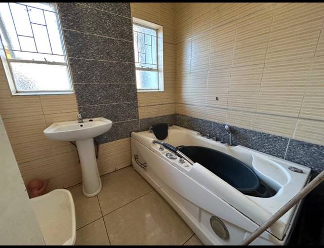 6 BEDROOM HOUSE FOR SALE IN VANDERBIJLPARK CE 5